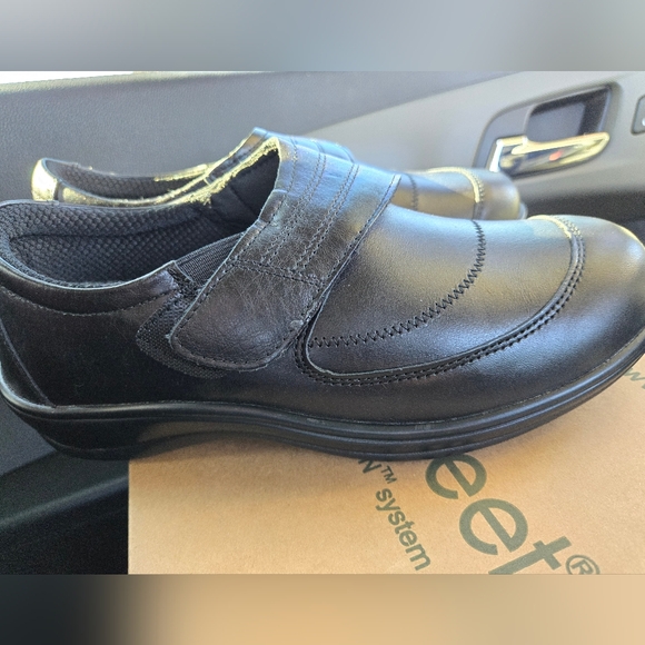 Orthofeet women's leather shoes size 7 wide - Picture 4 of 8